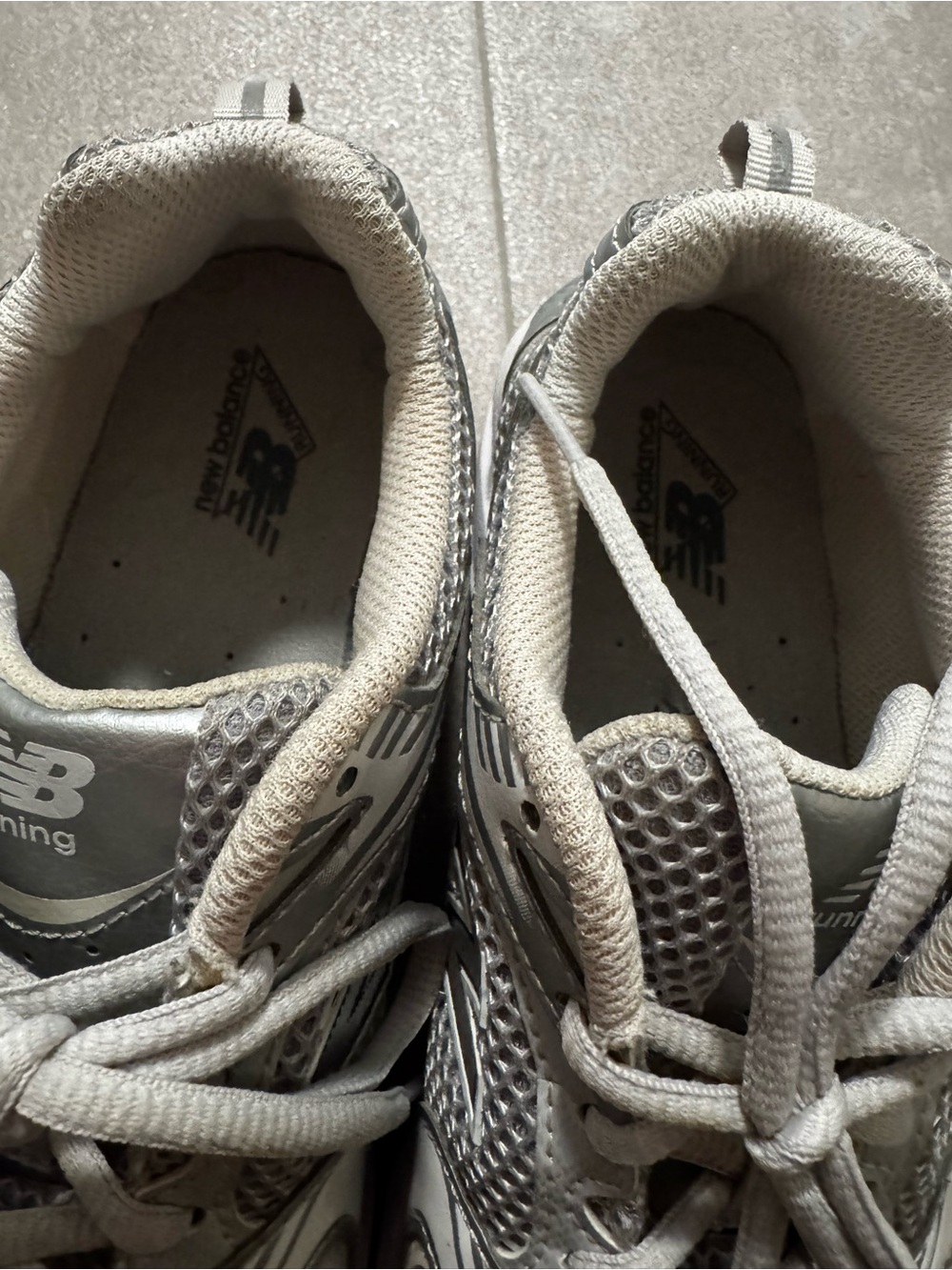 New Balance  530 Women’s Silver and White Sneakers
